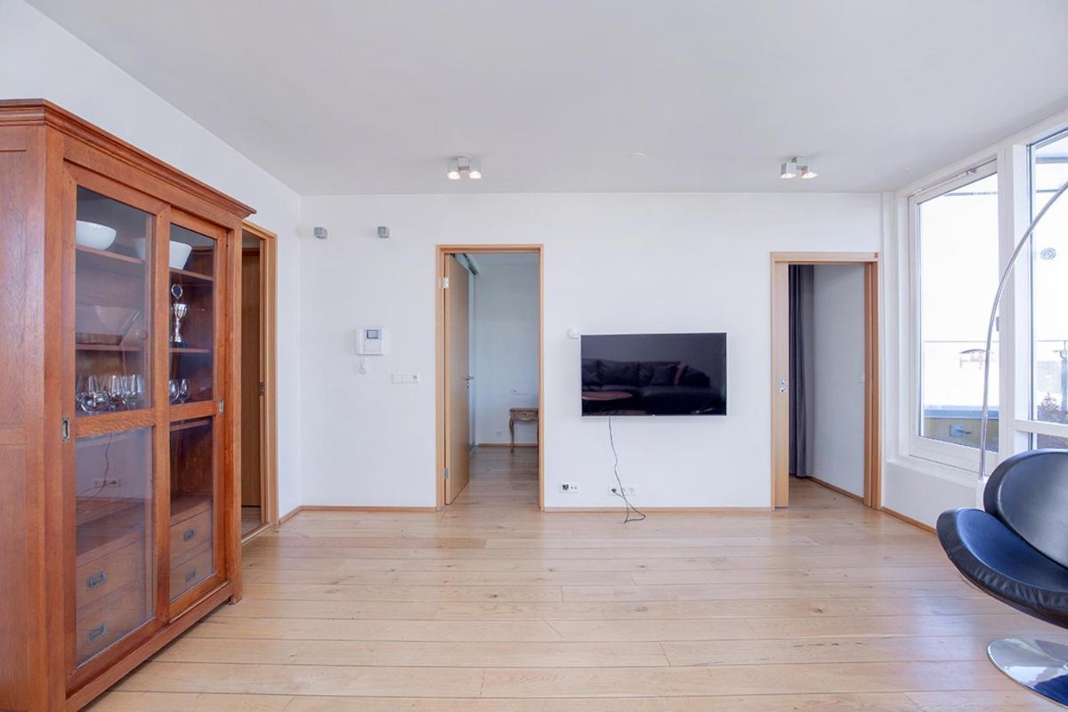 Penthouse Apartment With Panasonic Mountain View Reykjavik Bagian luar foto
